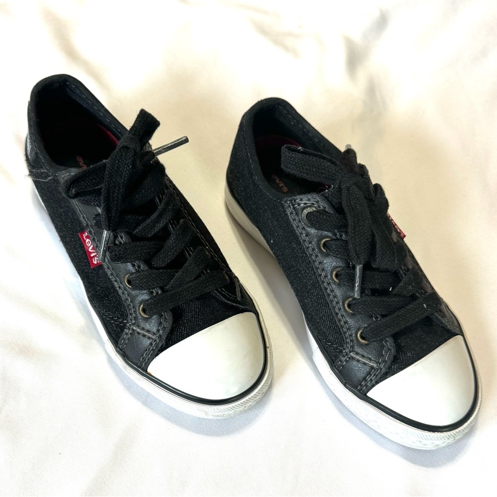 Levi Sneakers